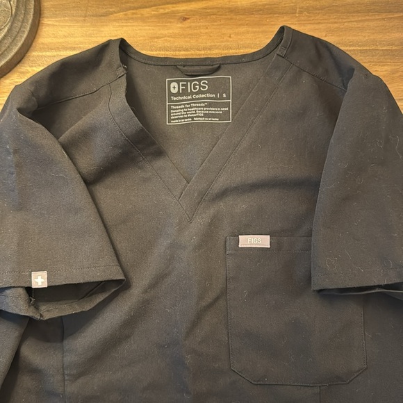 FIGS scrubs ￼ - Picture 9 of 9